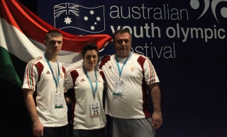 AYOF 2013 Súlyemelés: Simon Bence (85 kg) és  Szűcs Petra (69 kg) edző édesapjával Szűcs Endrével